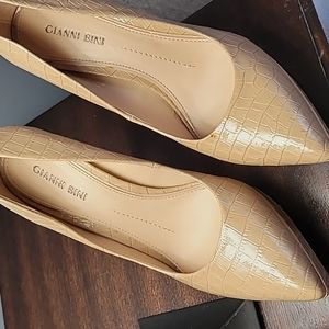 Gianni Bini Stilletto Size 7 Cream